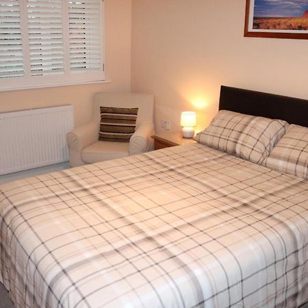 Highworth House Bed and Breakfast Swindon Exteriör bild