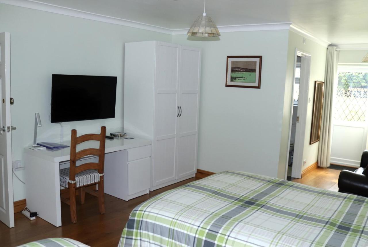 Highworth House Bed and Breakfast Swindon Exteriör bild