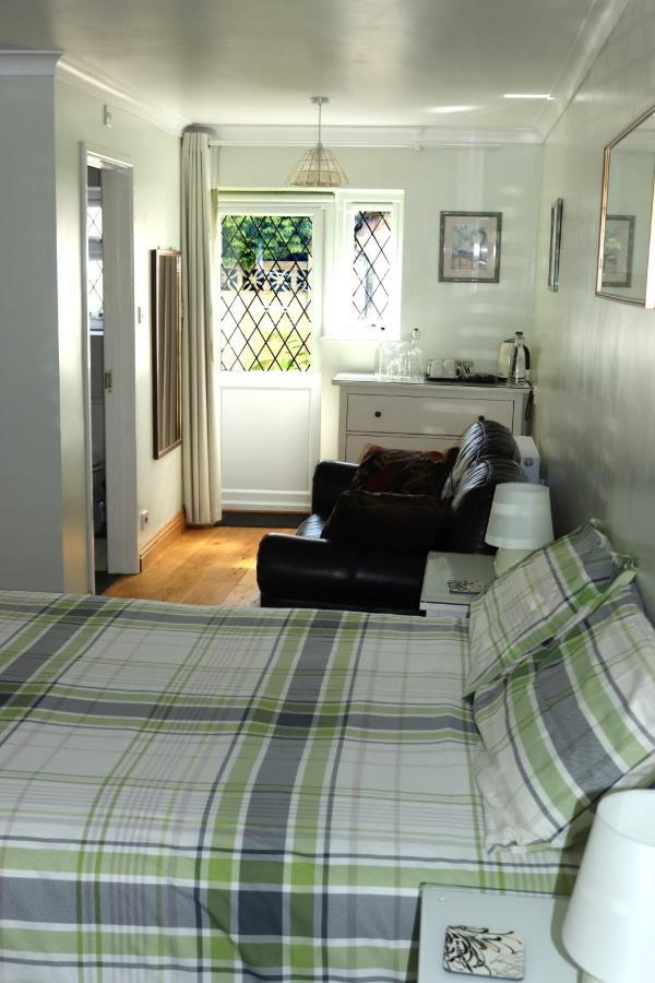 Highworth House Bed and Breakfast Swindon Exteriör bild