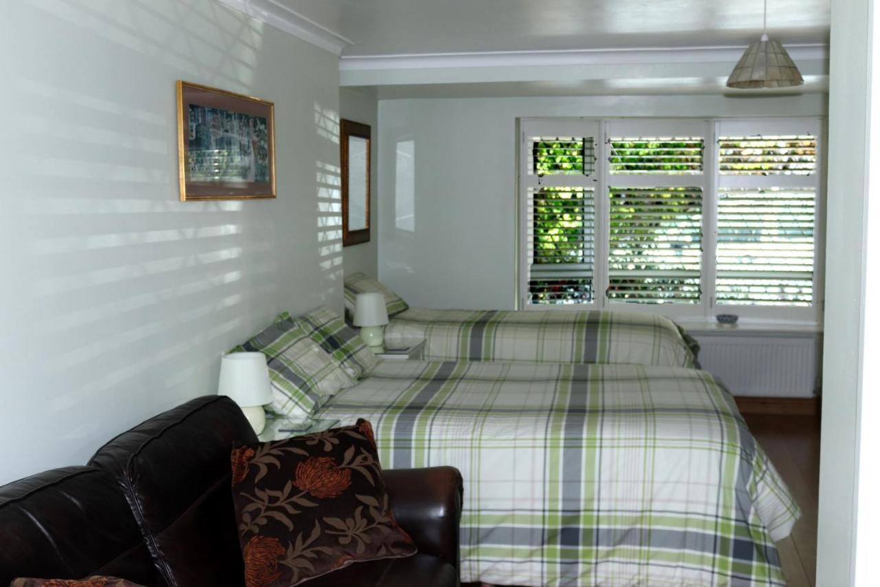 Highworth House Bed and Breakfast Swindon Exteriör bild