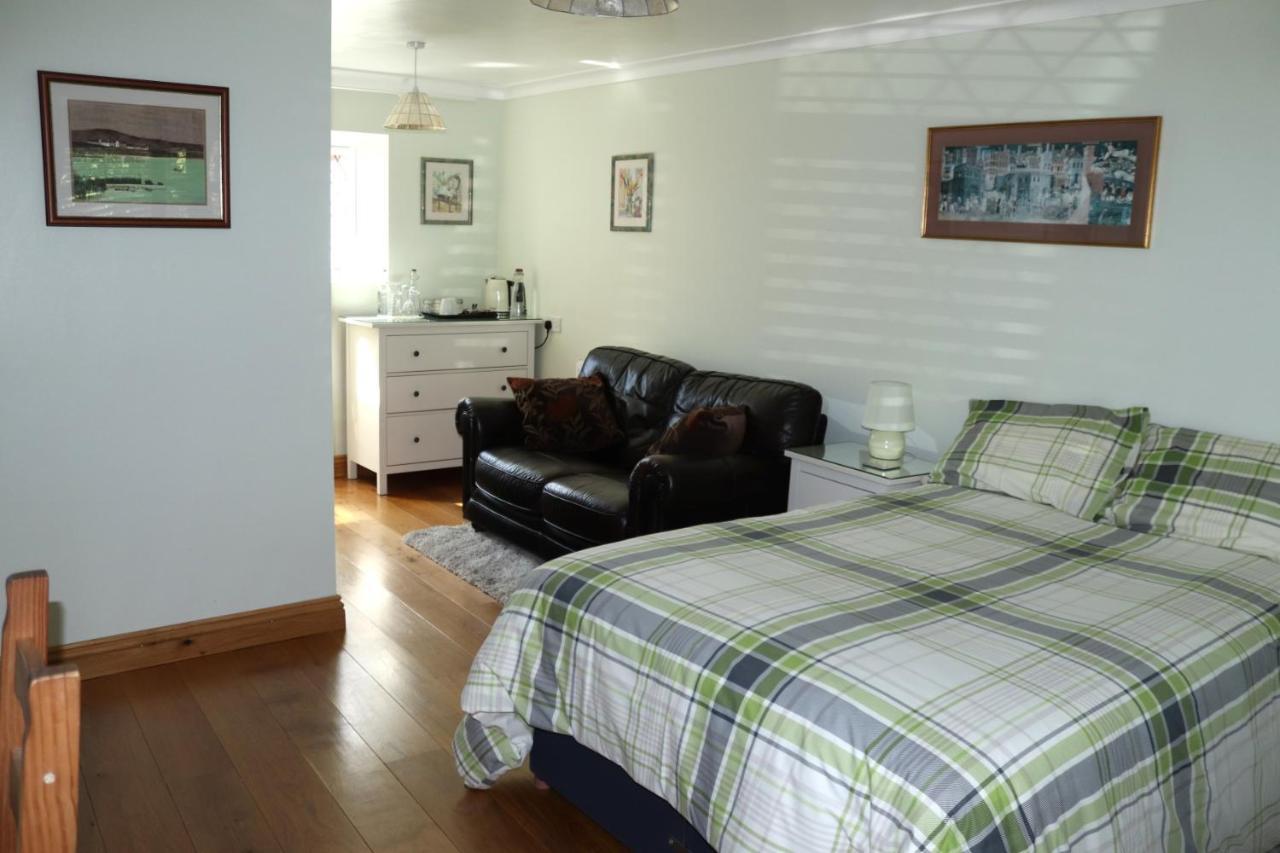 Highworth House Bed and Breakfast Swindon Exteriör bild