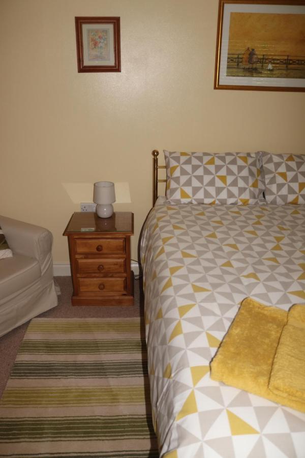 Highworth House Bed and Breakfast Swindon Exteriör bild
