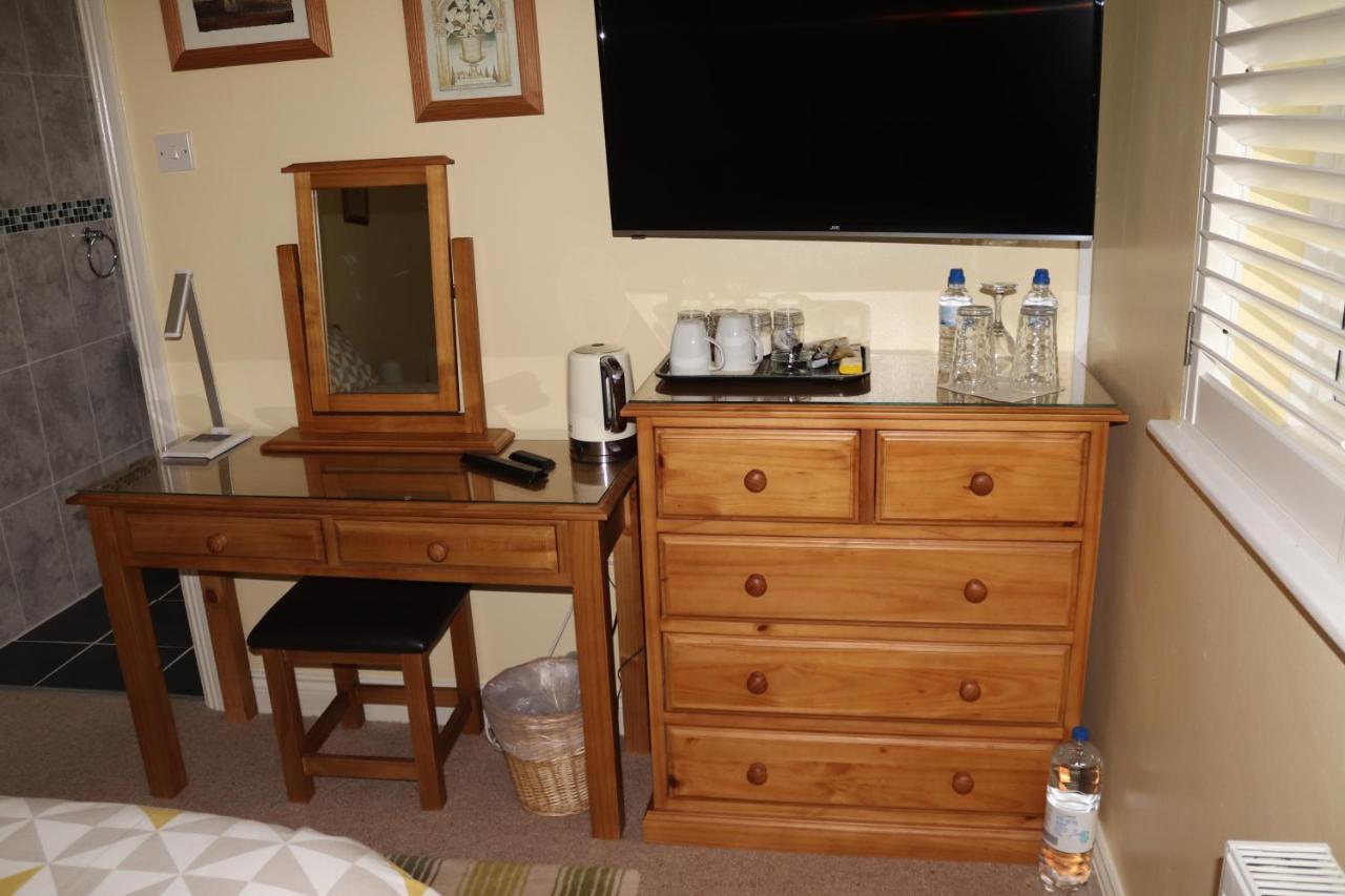 Highworth House Bed and Breakfast Swindon Exteriör bild