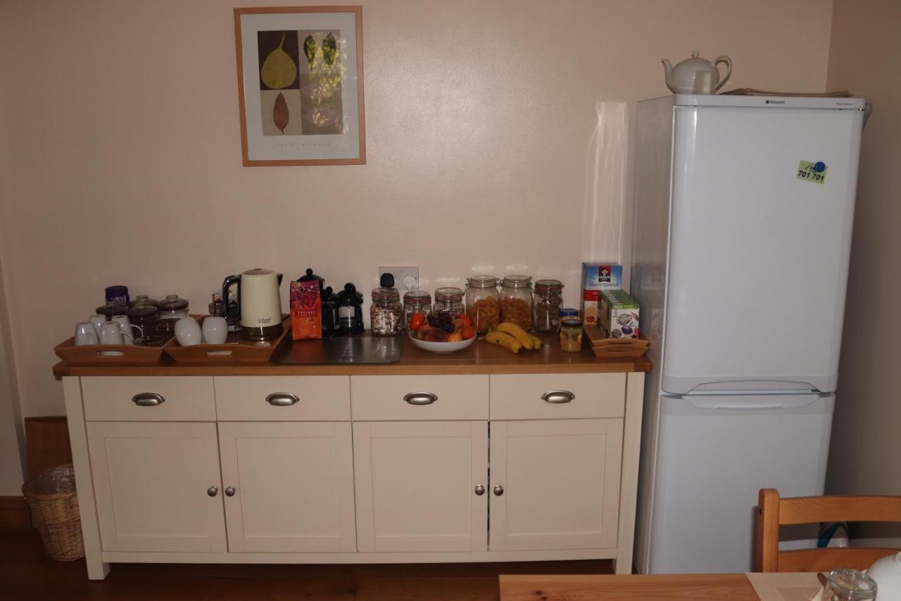 Highworth House Bed and Breakfast Swindon Exteriör bild