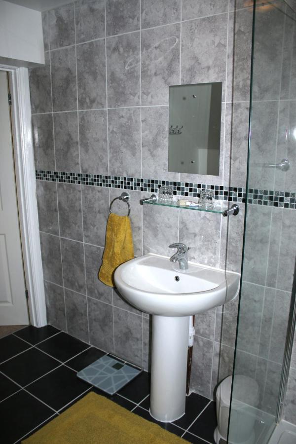 Highworth House Bed and Breakfast Swindon Exteriör bild
