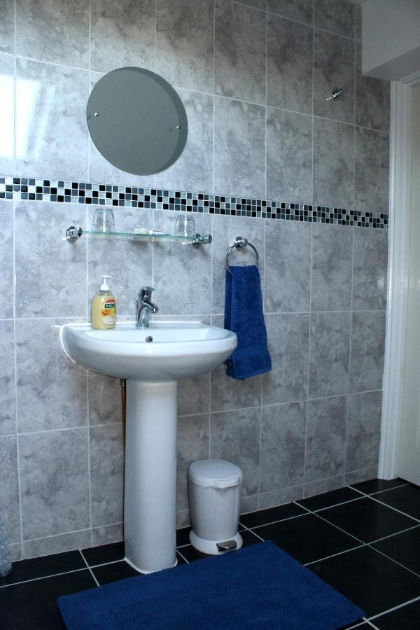 Highworth House Bed and Breakfast Swindon Exteriör bild