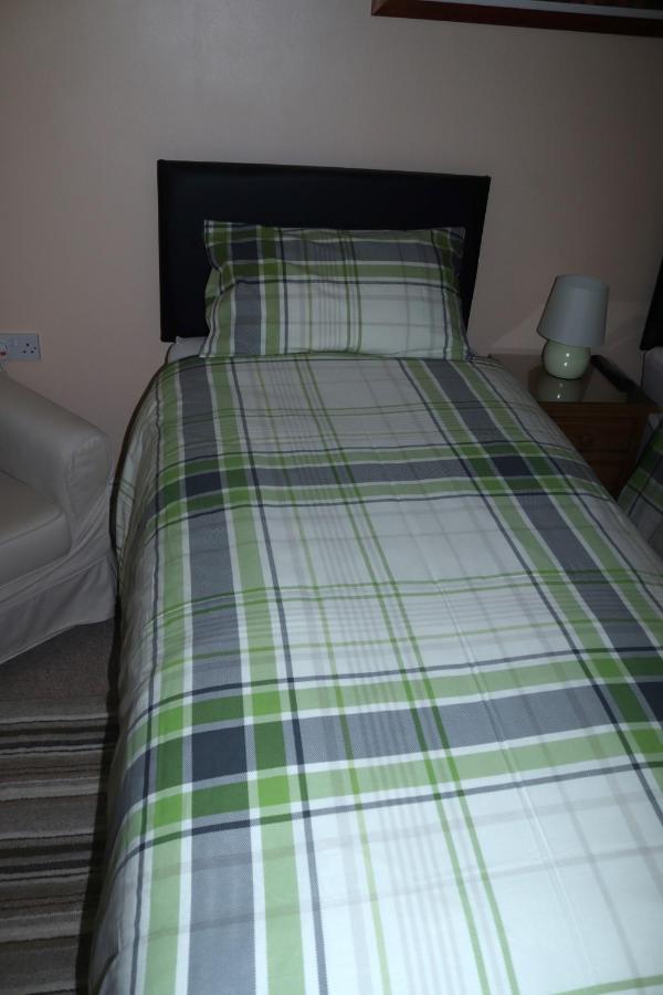 Highworth House Bed and Breakfast Swindon Exteriör bild