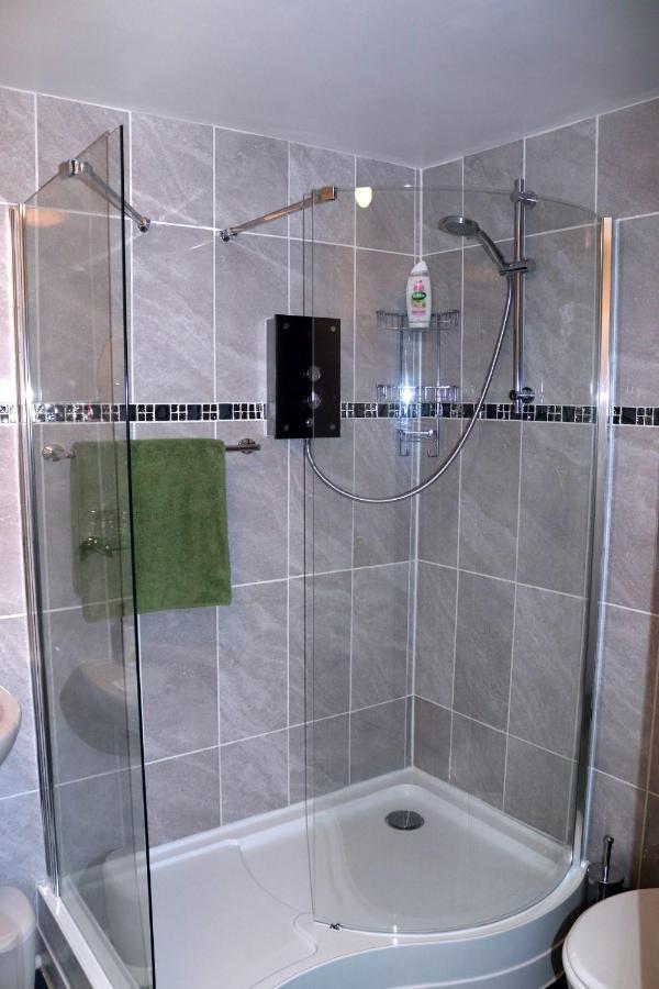 Highworth House Bed and Breakfast Swindon Exteriör bild