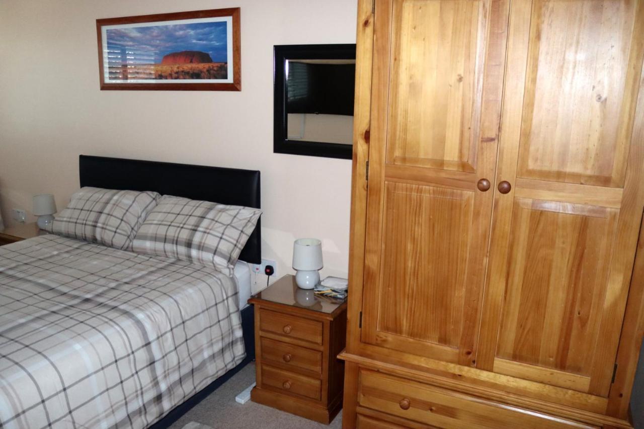 Highworth House Bed and Breakfast Swindon Exteriör bild